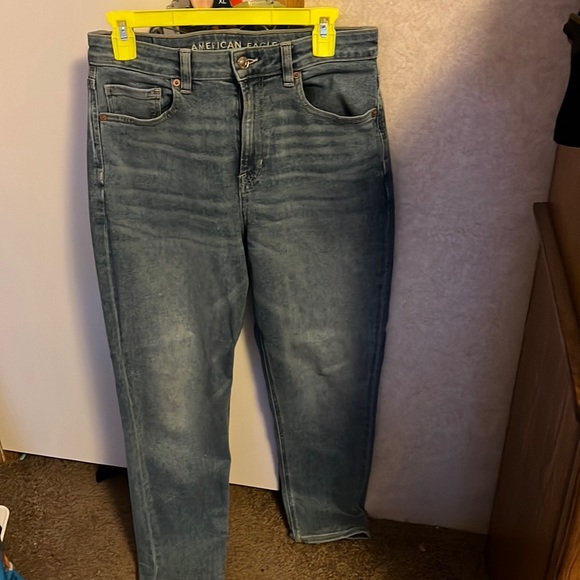 American eagle mom jeans,size 8, and light washed denim. - Picture 1 of 1